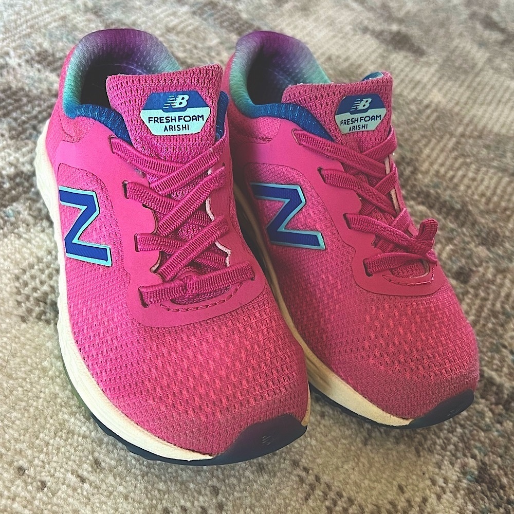 New Balance Toddler girl size 7 pink New Balance sneaker shoe blue details EUC - Picture 1 of 12